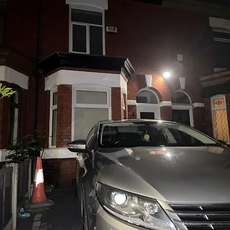 לינה וארוחת בוקר Near Etihad Stadium