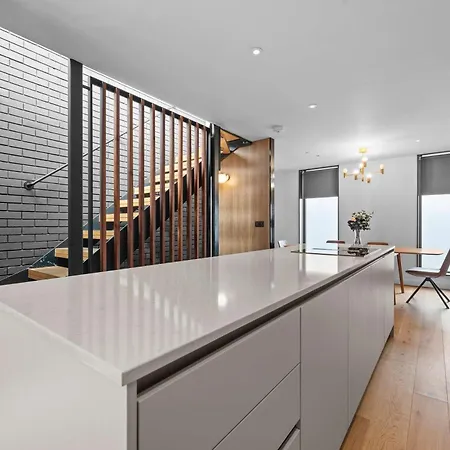 Casa de Férias Stunning Luxury Townhouse In Centre Of