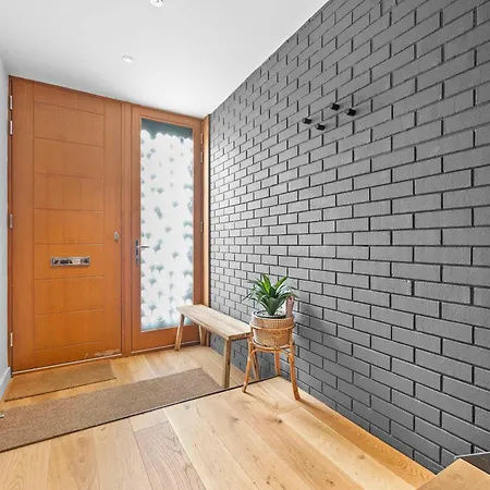 Stunning Luxury Townhouse In Centre Of Nyaraló