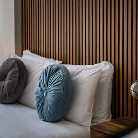 Modern Centre Townhouse Sleeps 10 & Parking بيت للعطل *