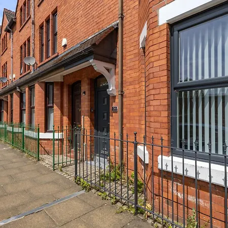 Modern Centre Townhouse Sleeps 10 & Parking Dom wakacyjny Manchester