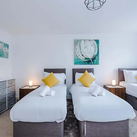 Large 4bedroom 4bathroom Townhouse By Coop Live Arena Nyaraló