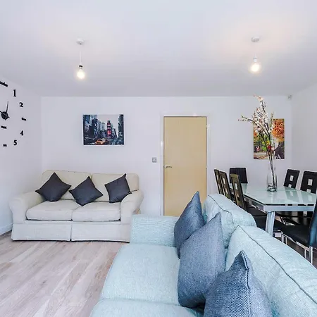 Large 4bedroom 4bathroom Townhouse By Coop Live Arena Nyaraló *