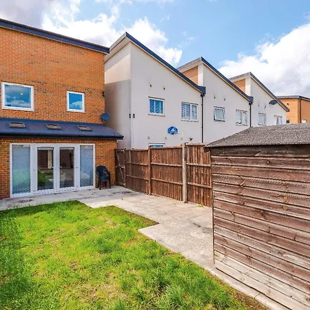 Large 4bedroom 4bathroom Townhouse By Coop Live Arena Nyaraló