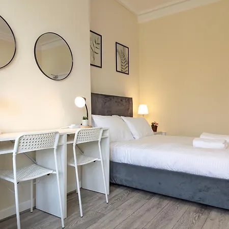 Modern Near Centre דירה