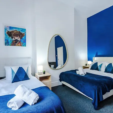 New Large 4 Bedroom House, Sleeps 9, Games Room, Free Parking, Ps4 Ferienhaus *