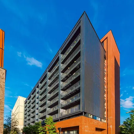 2 Bedroom With Free Parking In Centre, By Eason - Ideal For Weekend Getaways & Business Travel