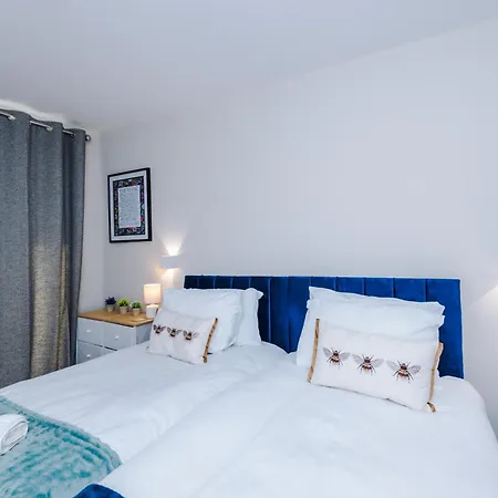2 Bedroom With Free Parking In Centre, By Eason - Ideal For Weekend Getaways & Business Travel