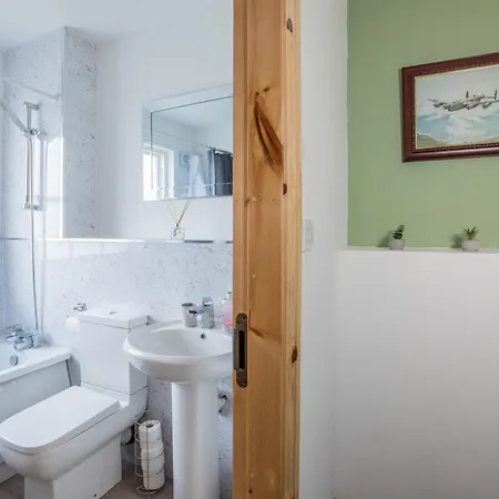 Retreat, Free Parking & Sleeps 5 דירה מנצ'סטר