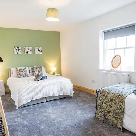 Retreat, Free Parking & Sleeps 5 *