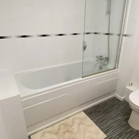 Apartamento Stylish Spacious 2 Bed Balcony Nr Stadium *