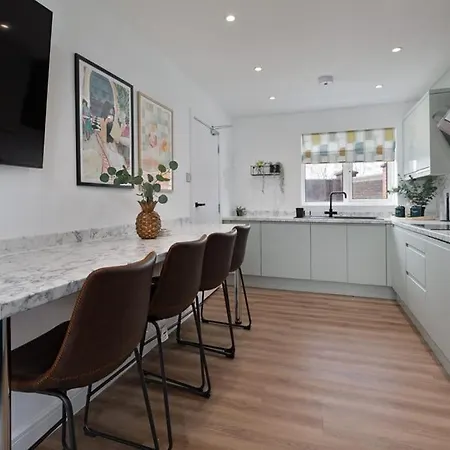 Free Parking The Quays- Sleeps 8 By Genesis Living * Manchester