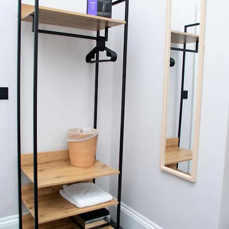 Sleeps 14 The Old Trafford Family Zen By Genesis Living Feriehus *