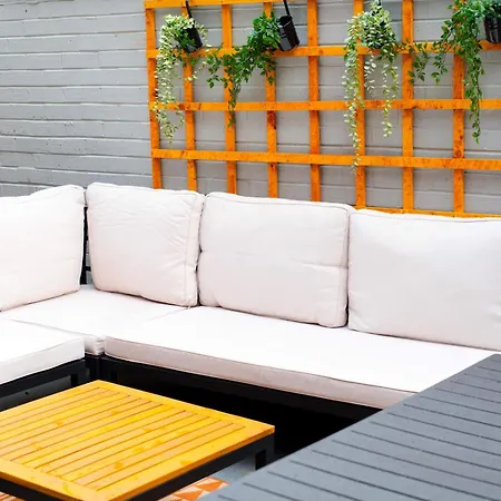 Sleeps 14 The Old Trafford Family Zen By Genesis Living * Manchester