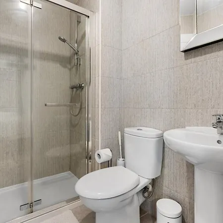 Casa vacanze Spacious 4-bed Near Links Manchester