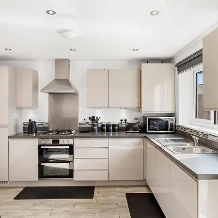 Casa vacanze Spacious 4-bed Near Links