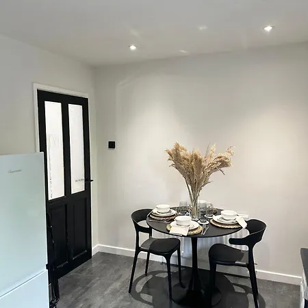 Feriehus 2Br House - Short Lets & Serviced Accommodation Manchester Ideal For Contractors With Free Parking