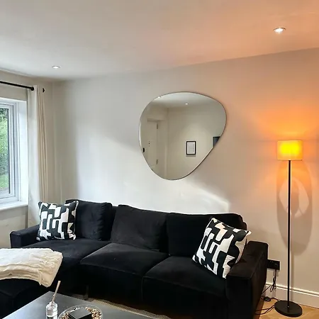 2Br House - Short Lets & Serviced Accommodation Manchester Ideal For Contractors With Free Parking