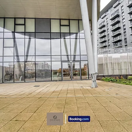 Lägenhet 3 Bedroom By Paul & Malin Short Lets & Serviced Stretford With Gym Access