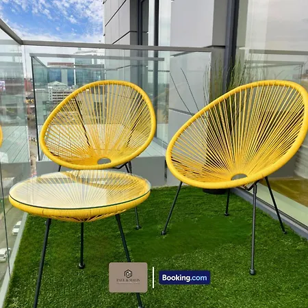 3 Bedroom By Paul & Malin Short Lets & Serviced Stretford With Gym Access * Manchester