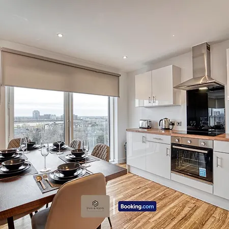 Lägenhet 3 Bedroom By Paul & Malin Short Lets & Serviced Stretford With Gym Access