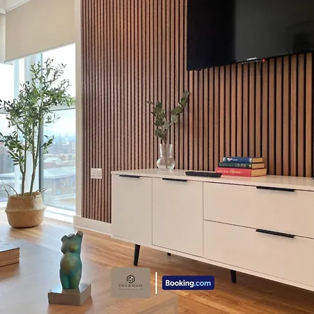 Lägenhet 3 Bedroom By Paul & Malin Short Lets & Serviced Stretford With Gym Access