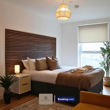 Lägenhet 3 Bedroom By Paul & Malin Short Lets & Serviced Stretford With Gym Access Manchester