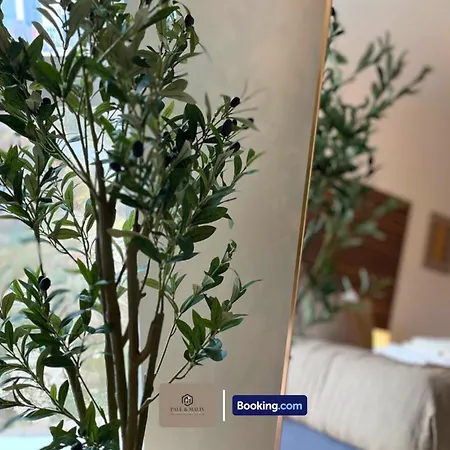 3 Bedroom By Paul & Malin Short Lets & Serviced Stretford With Gym Access Lägenhet