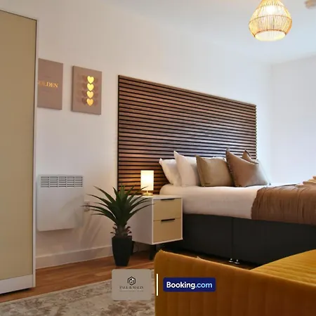 Lägenhet 3 Bedroom By Paul & Malin Short Lets & Serviced Stretford With Gym Access