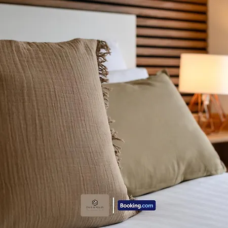 Centrally Located Flat By Paul & Malin Short Term Salford Perfect For Monthly Manchester