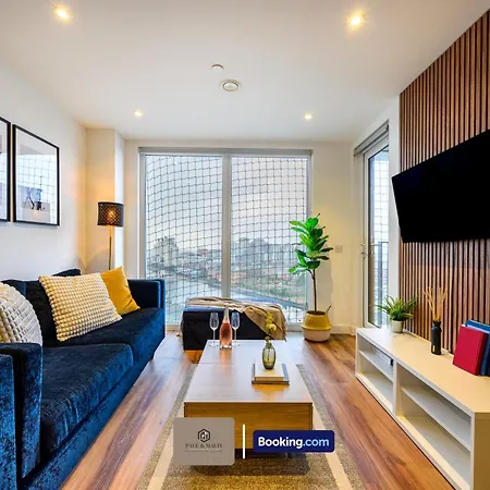 2 Bedroom By Paul & Malin Short Lets & Serviced Stretford With Free Wifi & Gym Access Apartman Manchester