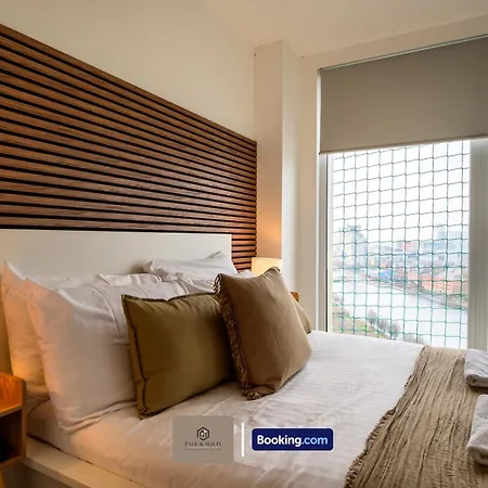 2 Bedroom By Paul & Malin Short Lets & Serviced Stretford With Free Wifi & Gym Access Μάντσεστερ