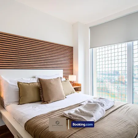 Apartman 2 Bedroom By Paul & Malin Short Lets & Serviced Stretford With Free Wifi & Gym Access