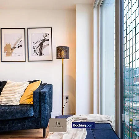 2 Bedroom By Paul & Malin Short Lets & Serviced Stretford With Free Wifi & Gym Access Apartman Manchester