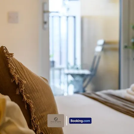 2 Bedroom By Paul & Malin Short Lets & Serviced Stretford With Free Wifi & Gym Access Apartman