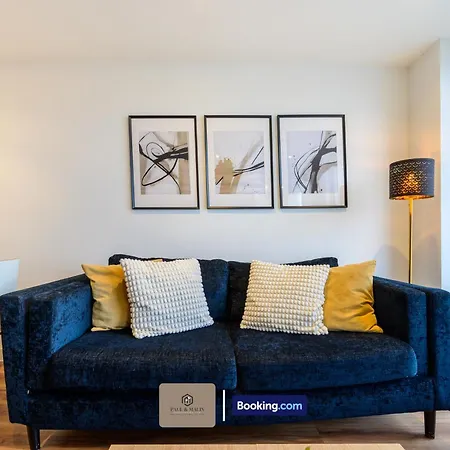 2 Bedroom By Paul & Malin Short Lets & Serviced Stretford With Free Wifi & Gym Access Apartman *