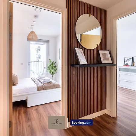 Apartman 2 Bedroom By Paul & Malin Short Lets & Serviced Stretford With Free Wifi & Gym Access