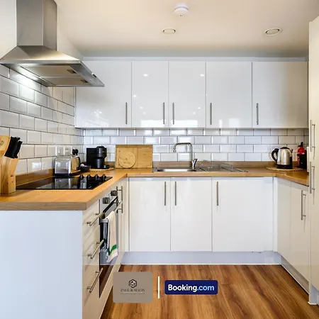 Διαμέρισμα 2 Bedroom By Paul & Malin Short Lets & Serviced Stretford With Free Wifi & Gym Access