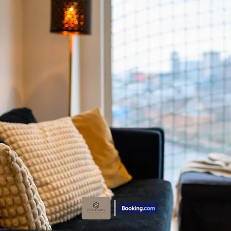 2 Bedroom By Paul & Malin Short Lets & Serviced Stretford With Free Wifi & Gym Access Apartman