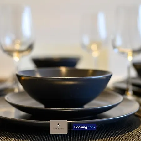 2 Bedroom By Paul & Malin Short Lets & Serviced Stretford With Free Wifi & Gym Access Apartman Manchester