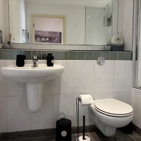 Lux 2bed Centre And Ao Arena Free Parking Modern Apartment *