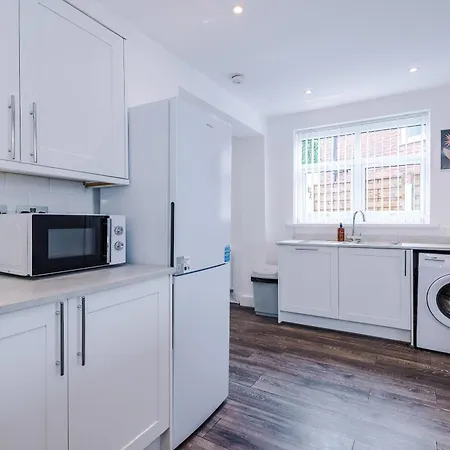3br Fully-equipped House With Free Wifi & Parking Holiday home Manchester