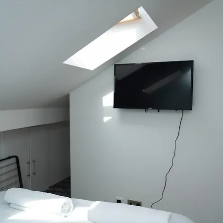 Semesterbostad 4 Bed Failsworth - 3 Bathrooms - Free Parking - Mon-fri - Ideal For Contractors And Families