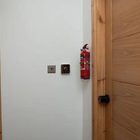 4 Bed Failsworth - 3 Bathrooms - Free Parking - Mon-fri - Ideal For Contractors And Families Dom wakacyjny *