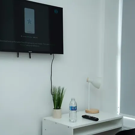 4 Bed Failsworth - 3 Bathrooms - Free Parking - Mon-fri - Ideal For Contractors And Families Semesterbostad