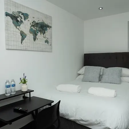 Semesterbostad 4 Bed Failsworth - 3 Bathrooms - Free Parking - Mon-fri - Ideal For Contractors And Families Manchester