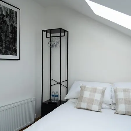 Semesterbostad 4 Bed Failsworth - 3 Bathrooms - Free Parking - Mon-fri - Ideal For Contractors And Families