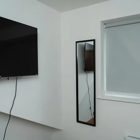 4 Bed Failsworth - 3 Bathrooms - Free Parking - Mon-fri - Ideal For Contractors And Families Semesterbostad *