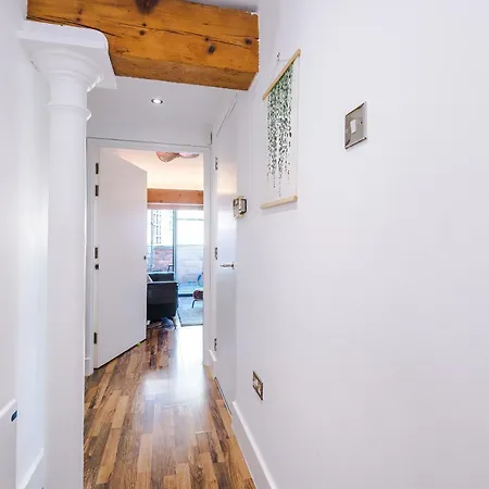Mcr 2br 2ba, Parking, Wifi, Full Kitchen * Μάντσεστερ