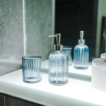 Διαμέρισμα Mcr 2br 2ba, Parking, Wifi, Full Kitchen *